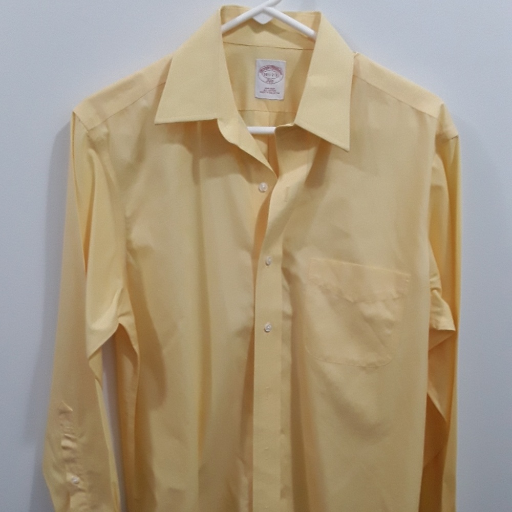 Brooks Brothers long sleeve yellow non iron buttons down shirt men size 14 1/2